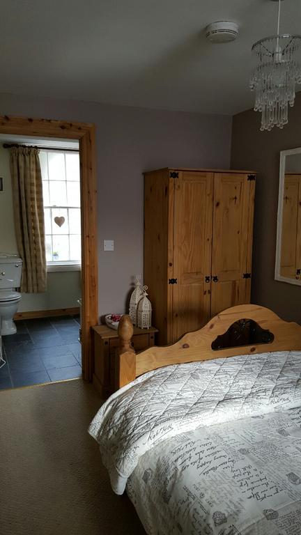 The Castle Apartment Strangford Extérieur photo